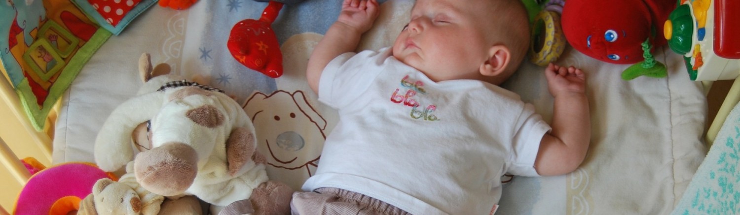 Altatás, alvás babakorban